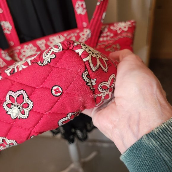 Vera Bradley Quilted Purse, Red, Black & Cream Floral Pattern. Front Flap Pocket - Picture 6 of 10